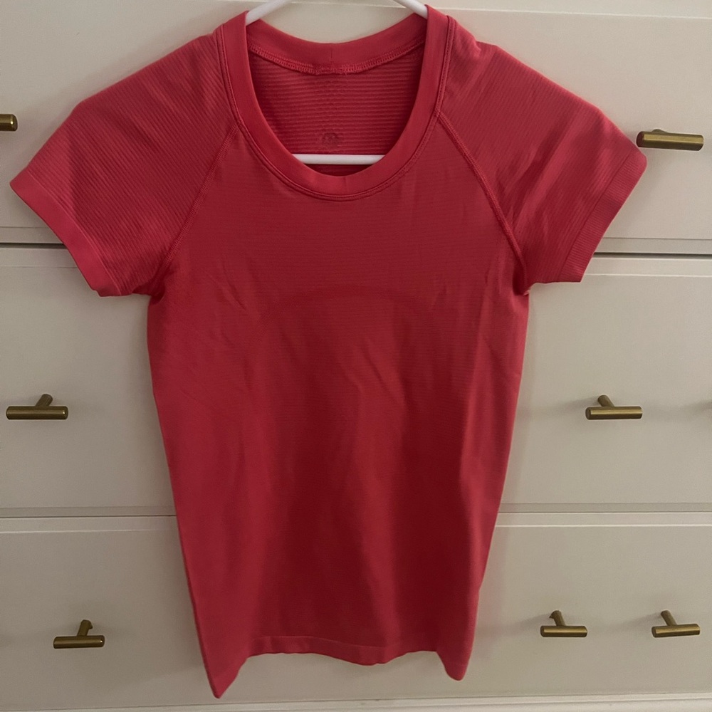 NWOT Lululemon swiftly tech short sleeve